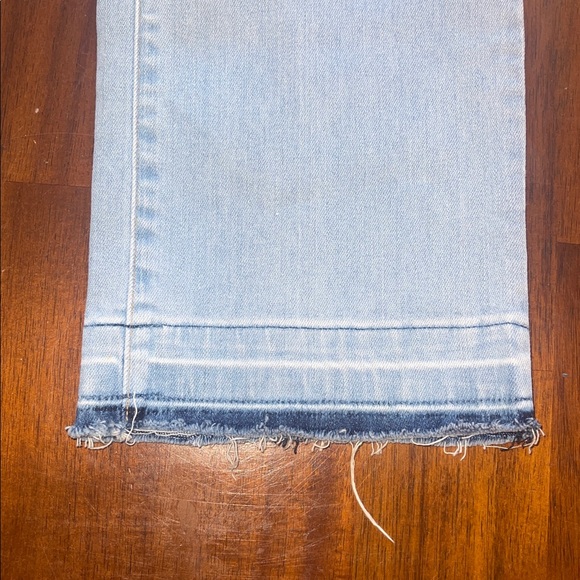 Veronica Beard Jackie 10” In Sky with Fray Straight Leg Jeans Size 26 - Picture 6 of 14